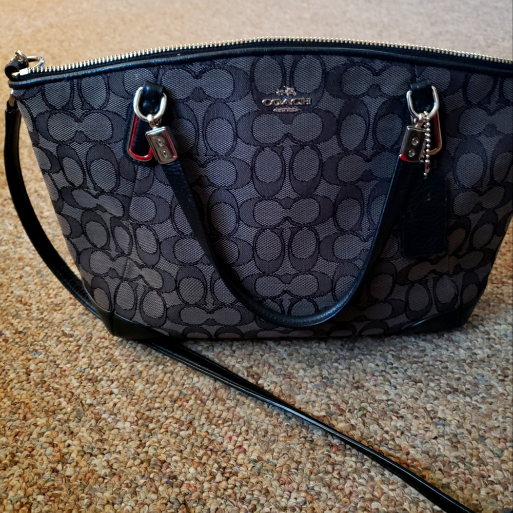 Medium Kelsey Satchel in signature leather trim (Coach F36181)